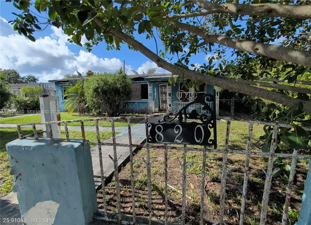 820 Curtiss Drive Opa-Locka FL 33054