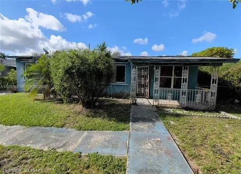 820 Curtiss Drive Opa-Locka FL 33054