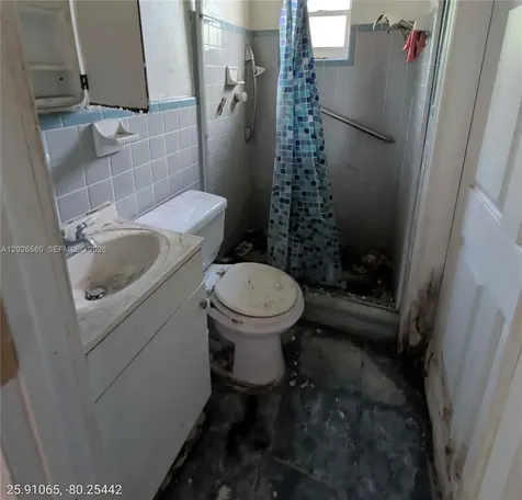 820 Curtiss Drive Opa-Locka FL 33054