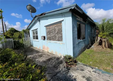 820 Curtiss Drive Opa-Locka FL 33054