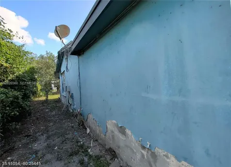 820 Curtiss Drive Opa-Locka FL 33054