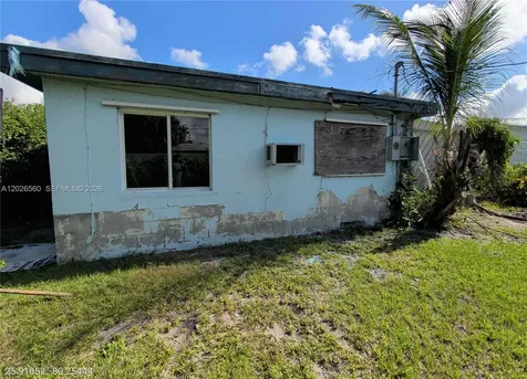 820 Curtiss Drive Opa-Locka FL 33054