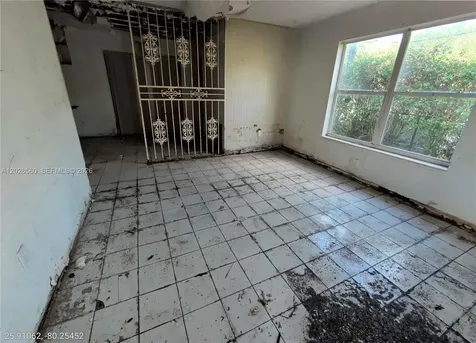 820 Curtiss Drive Opa-Locka FL 33054