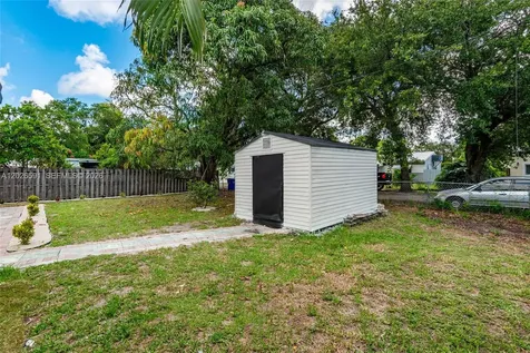 537 S 29th Court Hollywood FL 33020