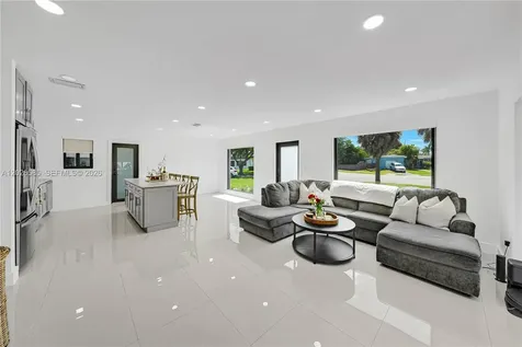 9265 Martinique Drive Cutler Bay FL 33189