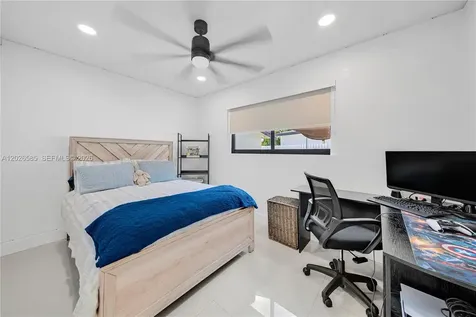 9265 Martinique Drive Cutler Bay FL 33189