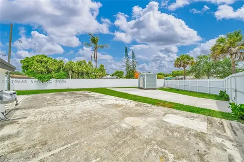 9265 Martinique Drive Cutler Bay FL 33189