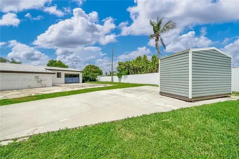 9265 Martinique Drive Cutler Bay FL 33189
