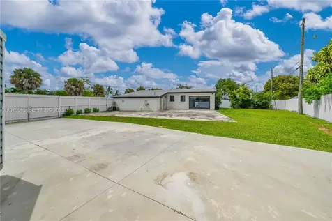 9265 Martinique Drive Cutler Bay FL 33189