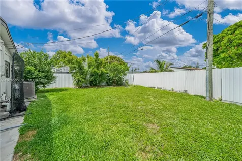 9265 Martinique Drive Cutler Bay FL 33189
