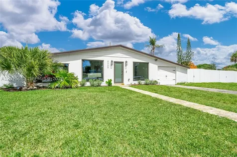9265 Martinique Drive Cutler Bay FL 33189