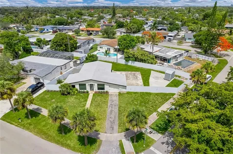 9265 Martinique Drive Cutler Bay FL 33189