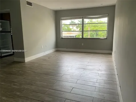 221 Meridian Avenue Miami Beach FL 33139