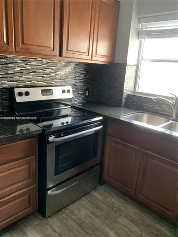 221 Meridian Avenue Miami Beach FL 33139