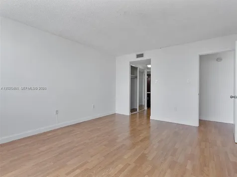 18021 Biscayne Boulevard Aventura FL 33160
