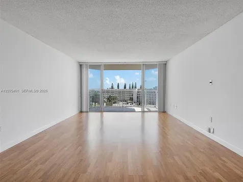18021 Biscayne Boulevard Aventura FL 33160