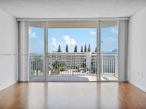 18021 Biscayne Boulevard Aventura FL 33160