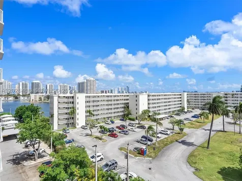 18021 Biscayne Boulevard Aventura FL 33160