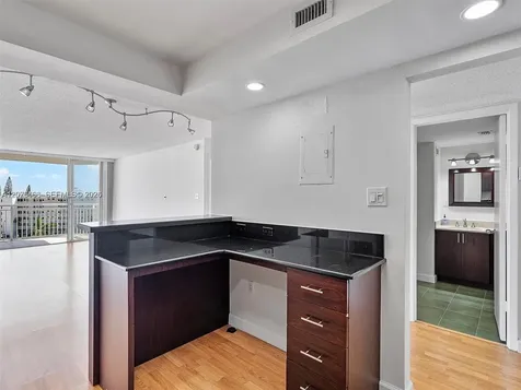 18021 Biscayne Boulevard Aventura FL 33160