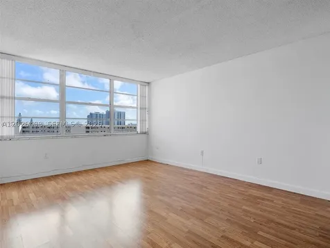 18021 Biscayne Boulevard Aventura FL 33160