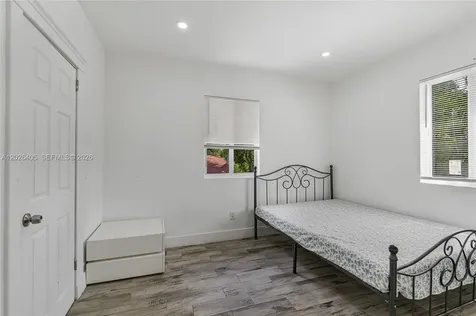 2275 NW 30th Street Miami FL 33142