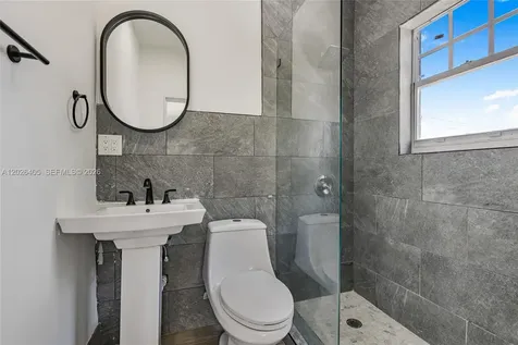 2275 NW 30th Street Miami FL 33142
