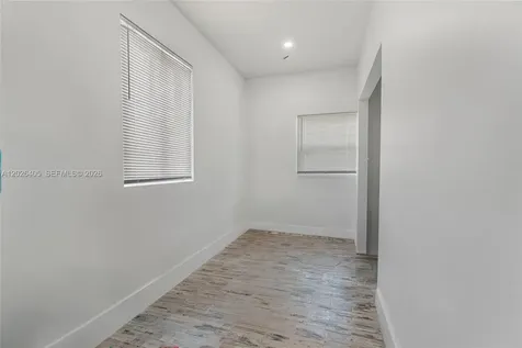 2275 NW 30th Street Miami FL 33142