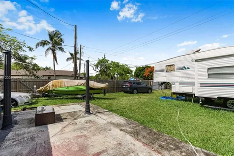 2275 NW 30th Street Miami FL 33142