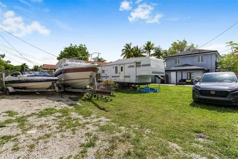 2275 NW 30th Street Miami FL 33142