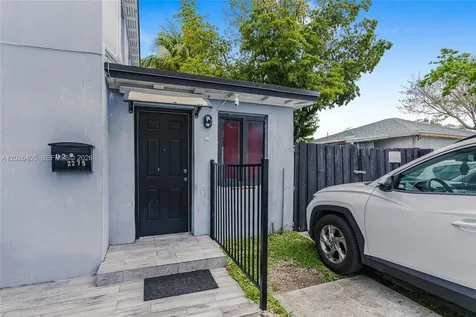 2275 NW 30th Street Miami FL 33142