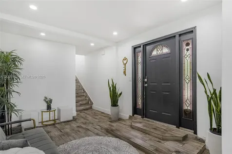 2275 NW 30th Street Miami FL 33142