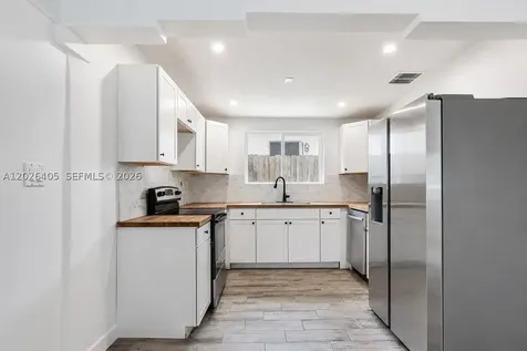 2275 NW 30th Street Miami FL 33142