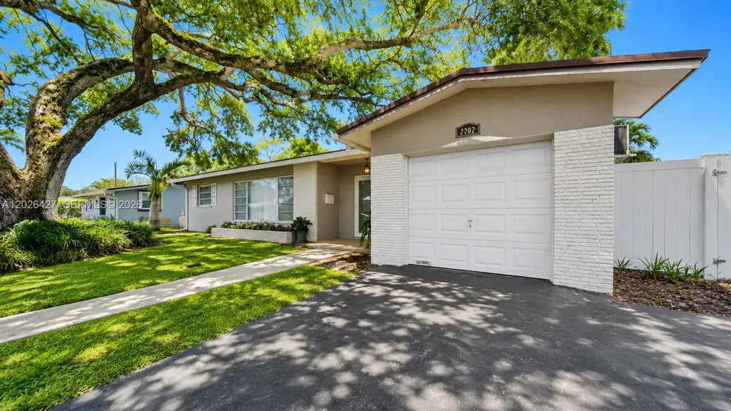 2202 N 42nd Avenue Hollywood FL 33021