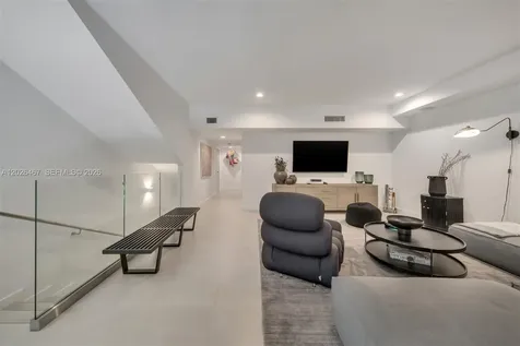10659 NE Quaybridge Court Miami FL 33138