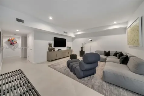 10659 NE Quaybridge Court Miami FL 33138