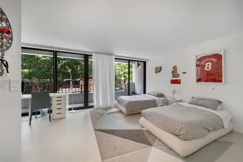 10659 NE Quaybridge Court Miami FL 33138
