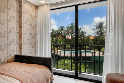 10659 NE Quaybridge Court Miami FL 33138