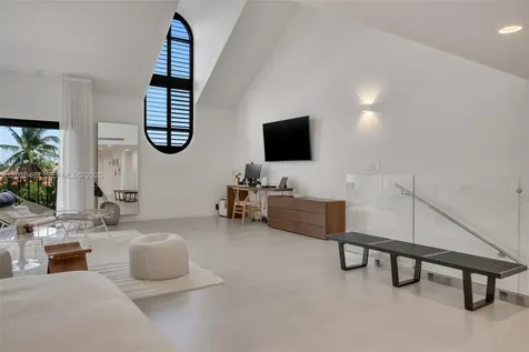 10659 NE Quaybridge Court Miami FL 33138