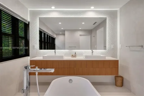 10659 NE Quaybridge Court Miami FL 33138