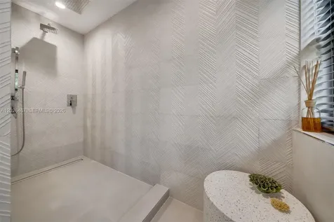 10659 NE Quaybridge Court Miami FL 33138