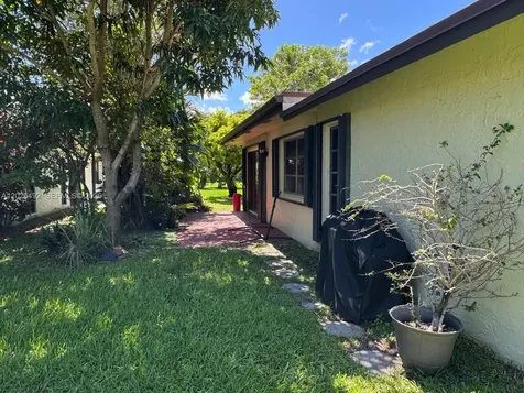 2736 Carnation Court Delray Beach FL 33445