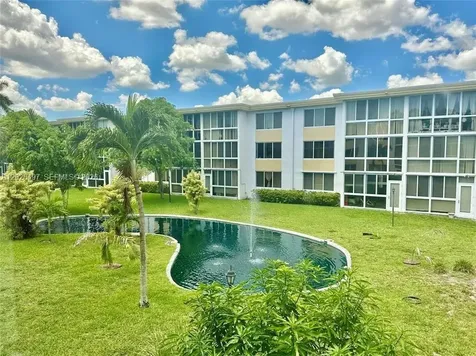5985 Del Lago Circle Sunrise FL 33313