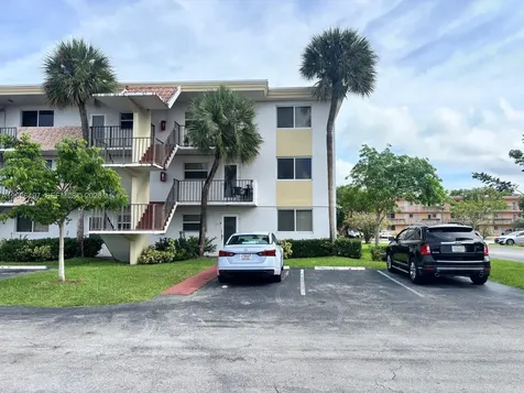 5985 Del Lago Circle Sunrise FL 33313