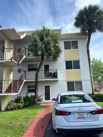 5985 Del Lago Circle Sunrise FL 33313