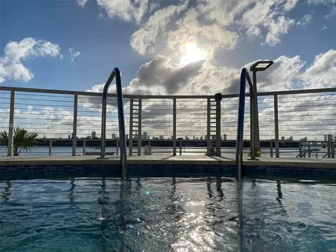 800 West Avenue Miami Beach FL 33139