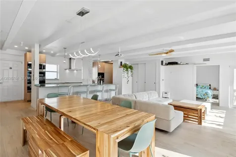 325 Ocean Drive Miami Beach FL 33139