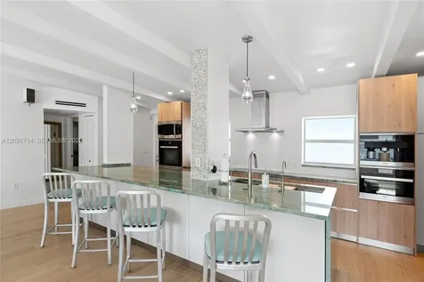 325 Ocean Drive Miami Beach FL 33139
