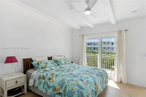 325 Ocean Drive Miami Beach FL 33139