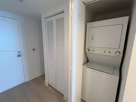 185 SW 7th Street Miami FL 33130