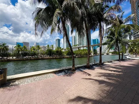 185 SW 7th Street Miami FL 33130